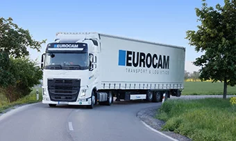 kamión prepravnej spoločnosti Eurocam na ceste kamión prepravnej spoločnosti Eurocam na ceste